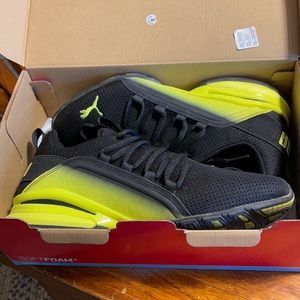 Puma Junior size 7c, black-yellow alert